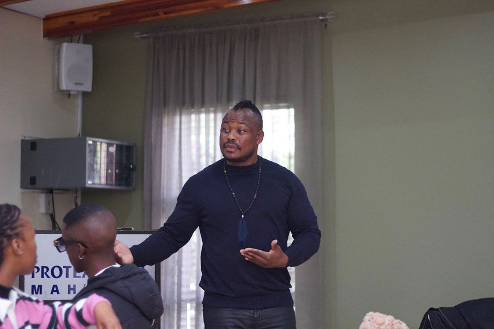 Cultivating organizational value through lateral thinking